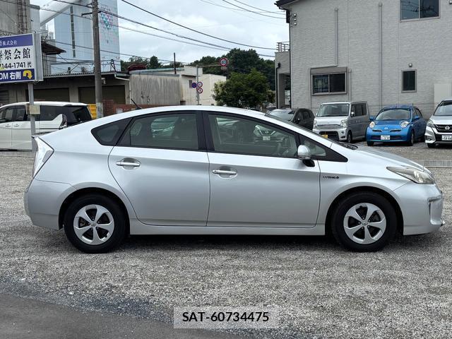 Toyota PRIUS 2013-07 8219231-15