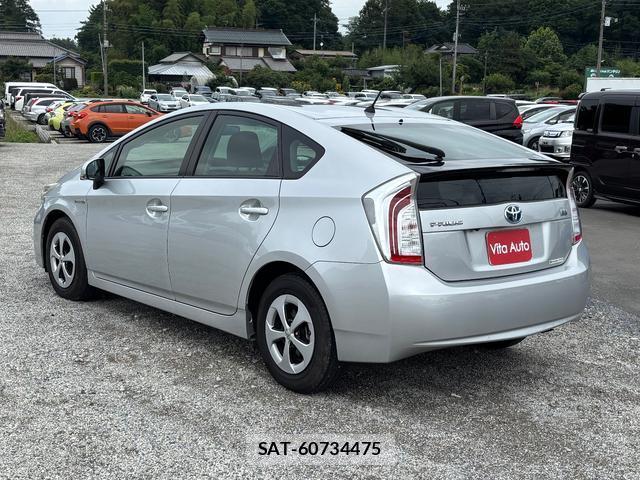Toyota PRIUS 2013-07 8219231-17