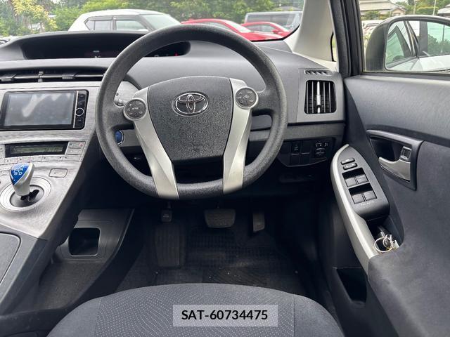 Toyota PRIUS 2013-07 8219231-18