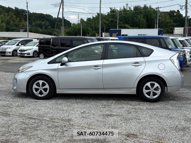 Toyota PRIUS 2013-07 8219231-2