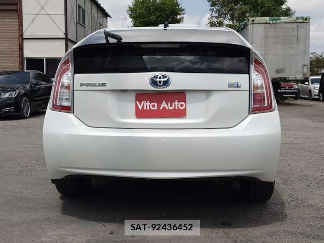 Toyota PRIUS 2012-08 8219251-10