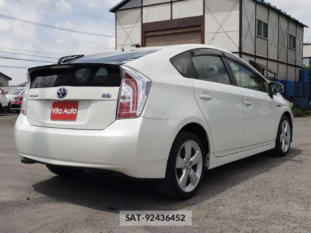 Toyota PRIUS 2012-08 8219251-12