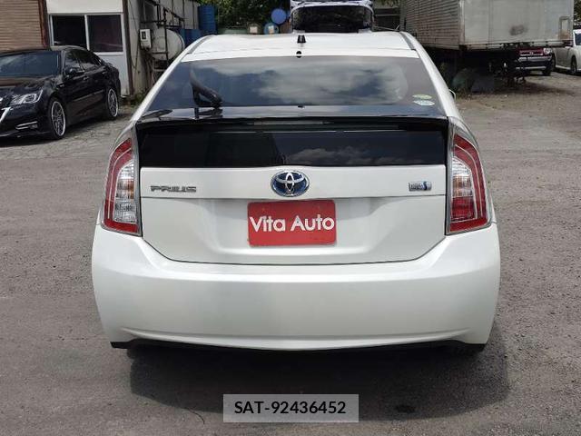 Toyota PRIUS 2012-08 8219251-3