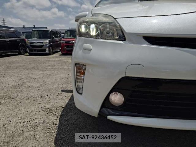 Toyota PRIUS 2012-08 8219251-6
