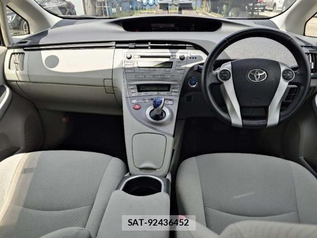 Toyota PRIUS 2012-08 8219251-7