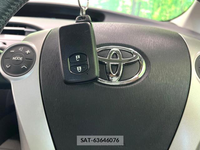 Toyota PRIUS 2011-12 8219438-4