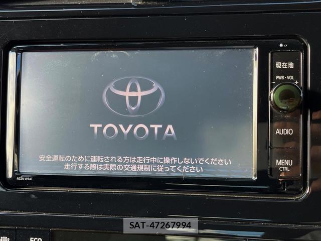 Toyota PRIUS 2016-07 8219440-2
