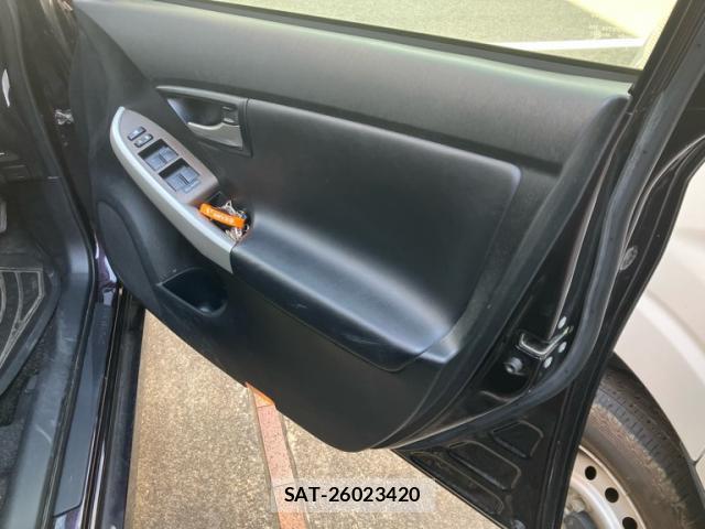 Toyota PRIUS 2012-09 8219566-7