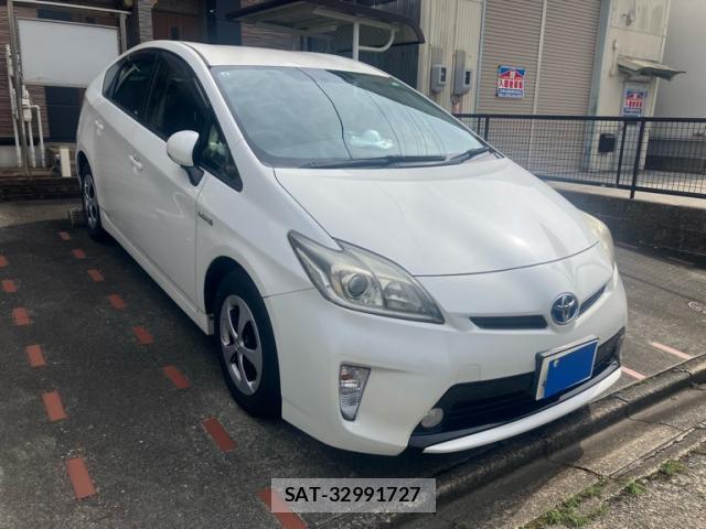 Toyota PRIUS 2014-02 8219602-1