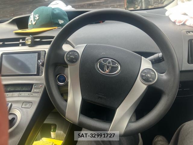 Toyota PRIUS 2014-02 8219602-10