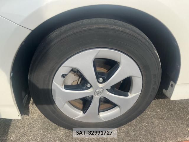 Toyota PRIUS 2014-02 8219602-12