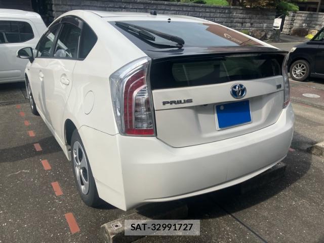 Toyota PRIUS 2014-02 8219602-13