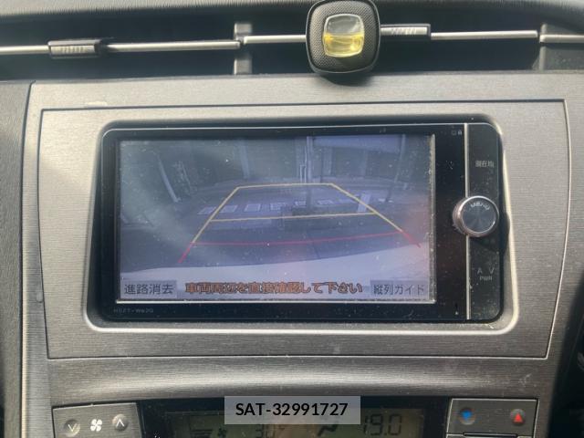 Toyota PRIUS 2014-02 8219602-16