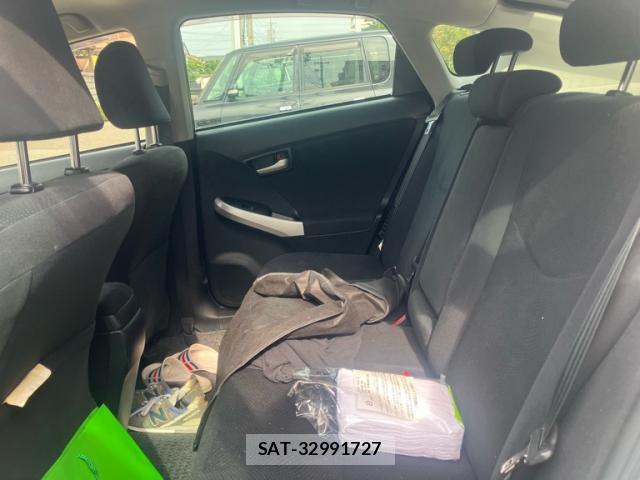 Toyota PRIUS 2014-02 8219602-17
