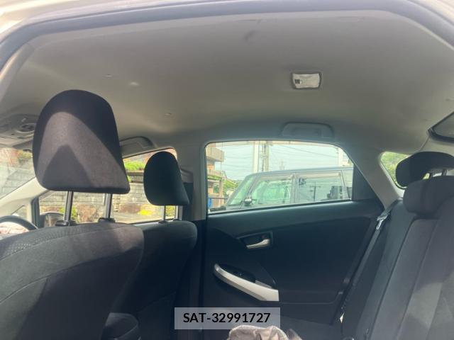 Toyota PRIUS 2014-02 8219602-18