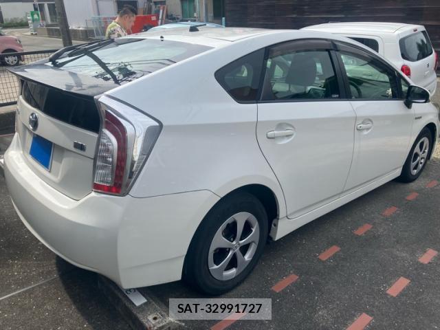 Toyota PRIUS 2014-02 8219602-2