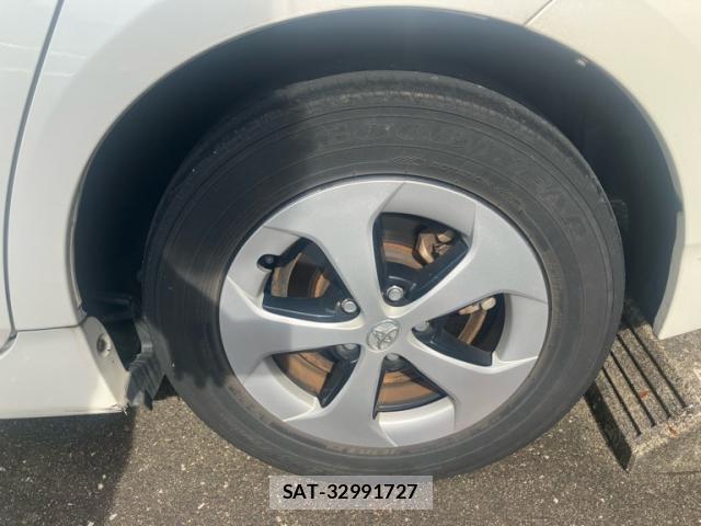 Toyota PRIUS 2014-02 8219602-3