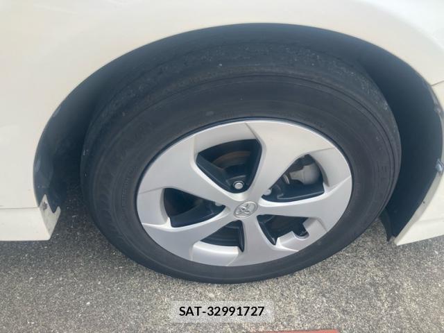 Toyota PRIUS 2014-02 8219602-5