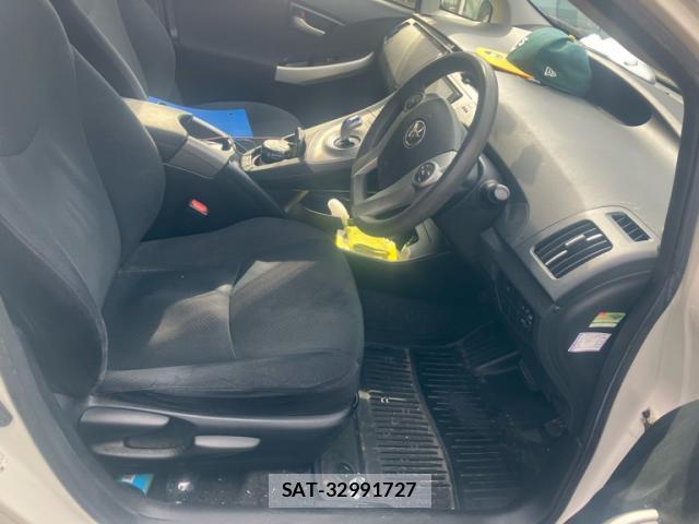 Toyota PRIUS 2014-02 8219602-6