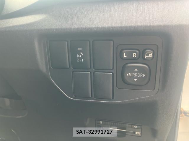 Toyota PRIUS 2014-02 8219602-7