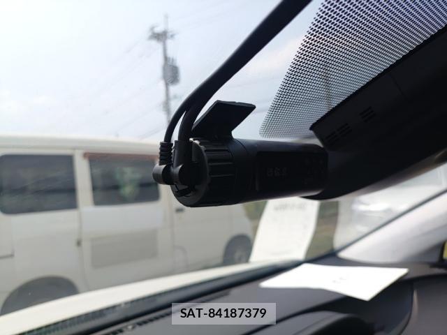 Toyota PRIUS 2020-07 8219976-16