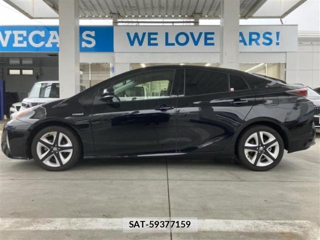 Toyota PRIUS 2018-10 8220143-1