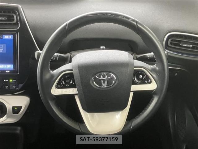 Toyota PRIUS 2018-10 8220143-11