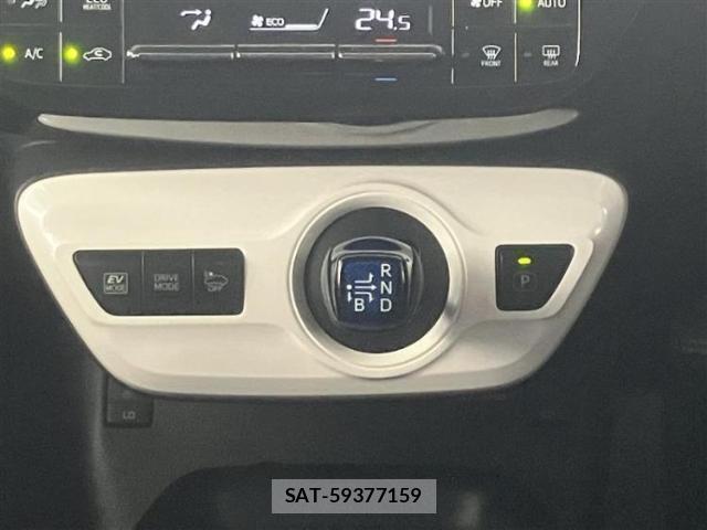 Toyota PRIUS 2018-10 8220143-15