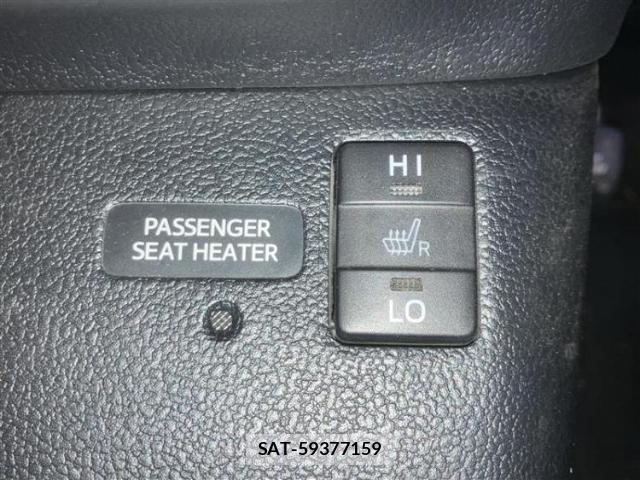 Toyota PRIUS 2018-10 8220143-17