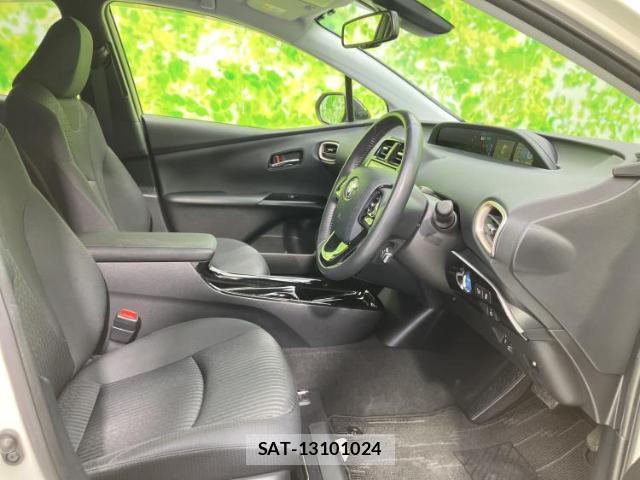 Toyota PRIUS 2018-04 8220181-3