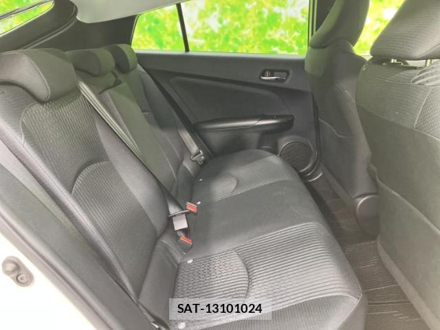 Toyota PRIUS 2018-04 8220181-4