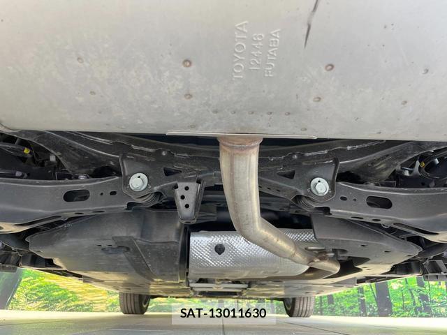 Toyota PRIUS 2023-11 8220222-18