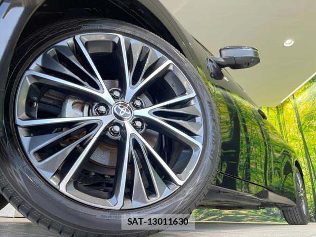 Toyota PRIUS 2023-11 8220222-8