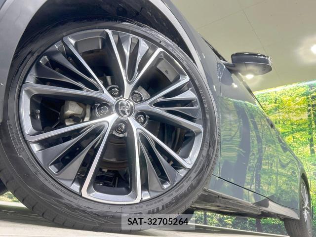 Toyota PRIUS 2023-10 8220278-12