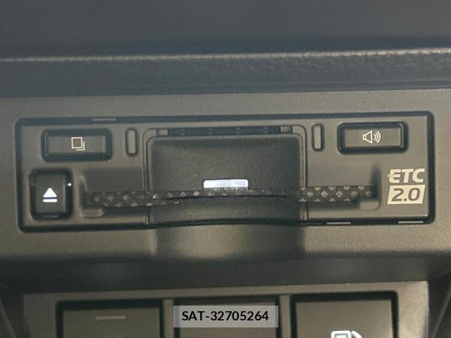Toyota PRIUS 2023-10 8220278-6