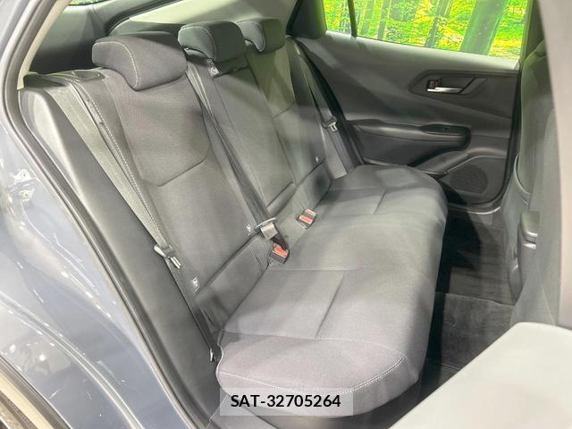 Toyota PRIUS 2023-10 8220278-8