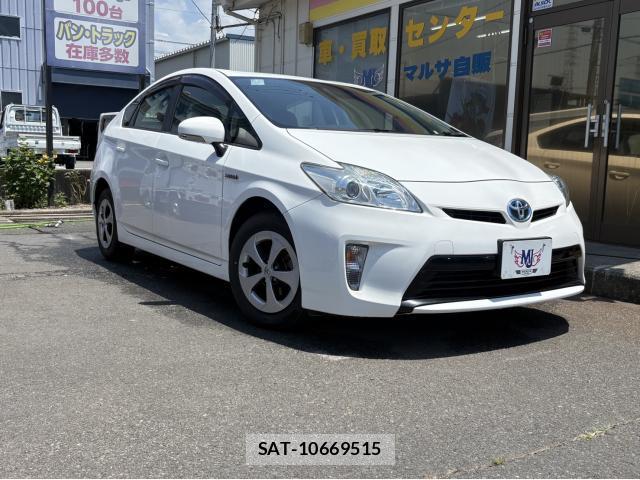 Toyota PRIUS 2015-06 8220430-0