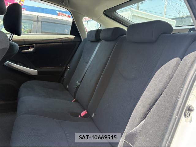 Toyota PRIUS 2015-06 8220430-14