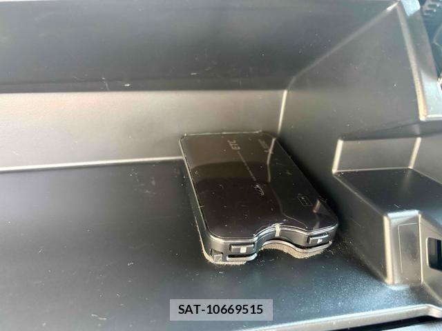 Toyota PRIUS 2015-06 8220430-15