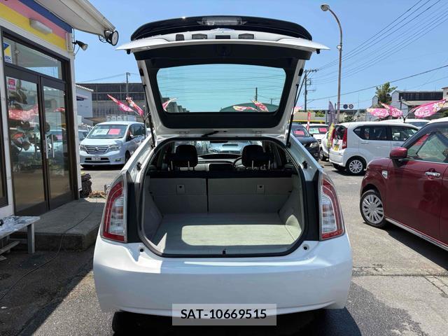 Toyota PRIUS 2015-06 8220430-4