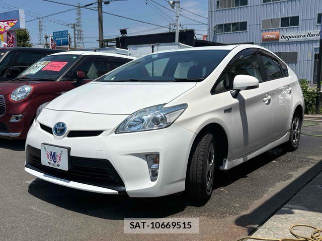 Toyota PRIUS 2015-06 8220430-5