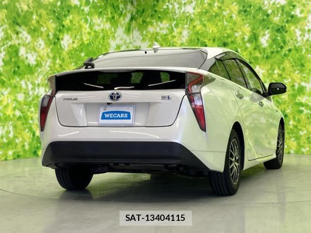 Toyota PRIUS 2016-05 8220472-2