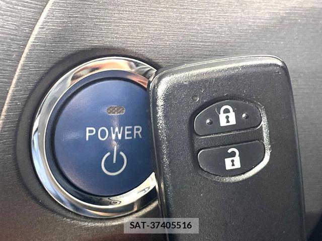 Toyota PRIUS 2015-03 8220532-4