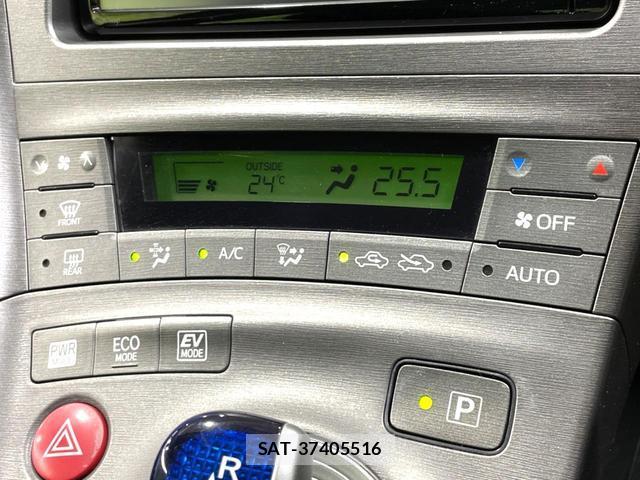 Toyota PRIUS 2015-03 8220532-6