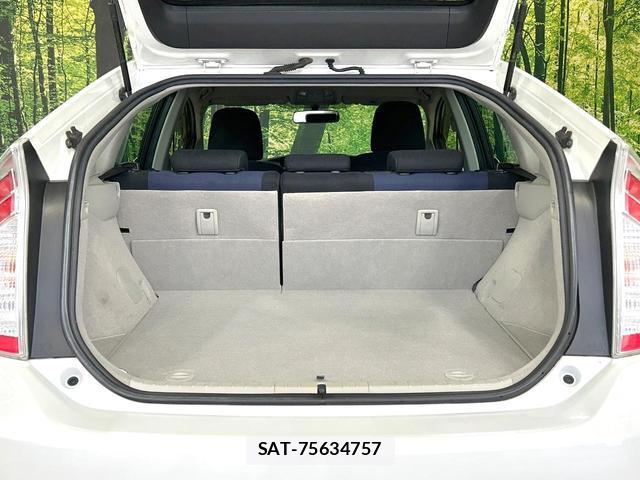 Toyota PRIUS 2014-05 8220563-10