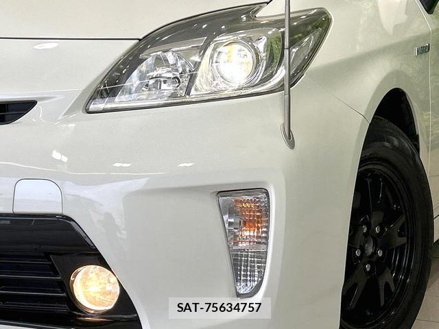 Toyota PRIUS 2014-05 8220563-11