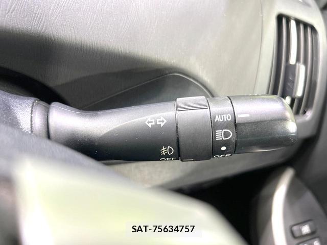 Toyota PRIUS 2014-05 8220563-4