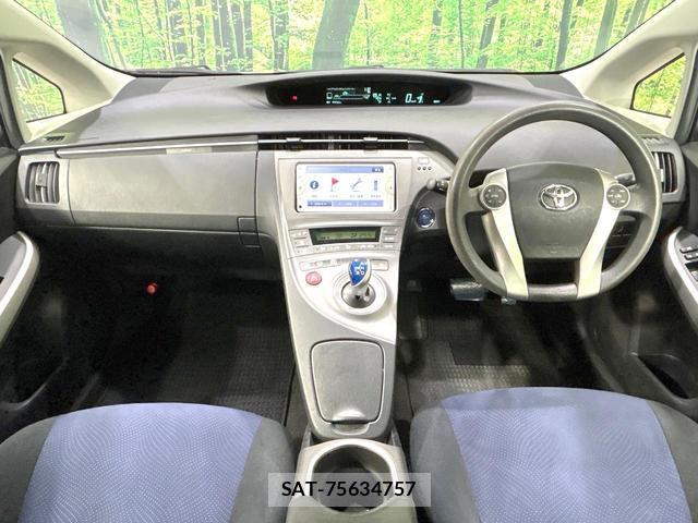 Toyota PRIUS 2014-05 8220563-6