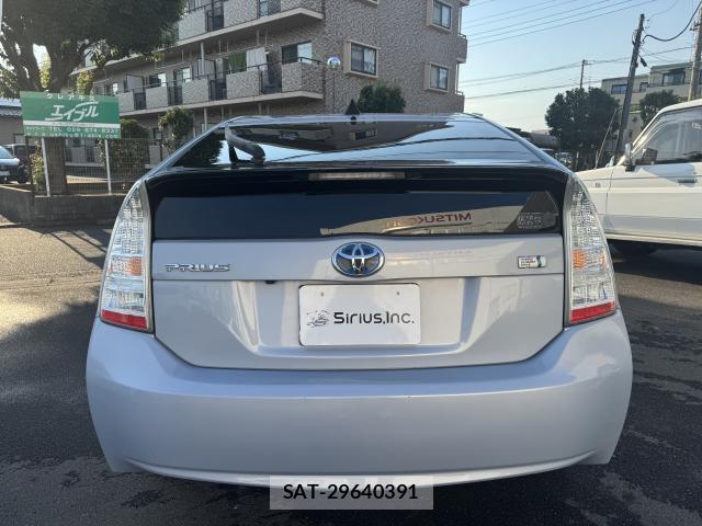 Toyota PRIUS 2010-06 8220614-1