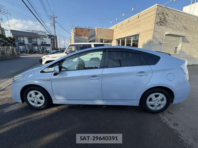 Toyota PRIUS 2010-06 8220614-10